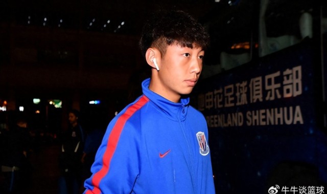b体育app-意外！他是斯卢茨基唯一舍不得弃用的申花老将，如今成球队核心|上海申花|吴曦|谢鹏飞|英博|主力_新浪新闻