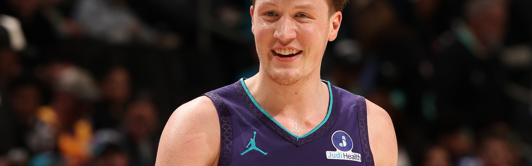 b体育登录入口-专打硬仗！黄蜂客场豪取10连胜 期间大胜绿军29分 血虐掘金23分