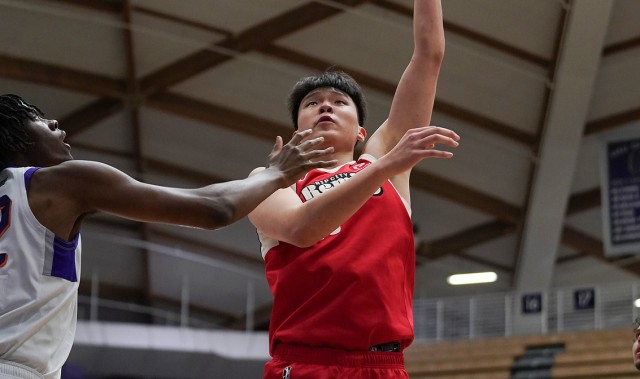 b体育-媒体人：杨瀚森进攻高效 但还是暴露出体能和防守问题仍需努力