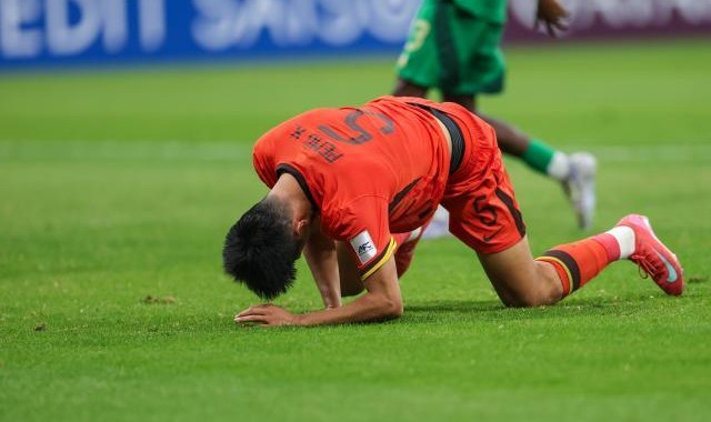 b体育app-功亏一篑！国青被沙特绝杀 无缘20年后重返世青赛