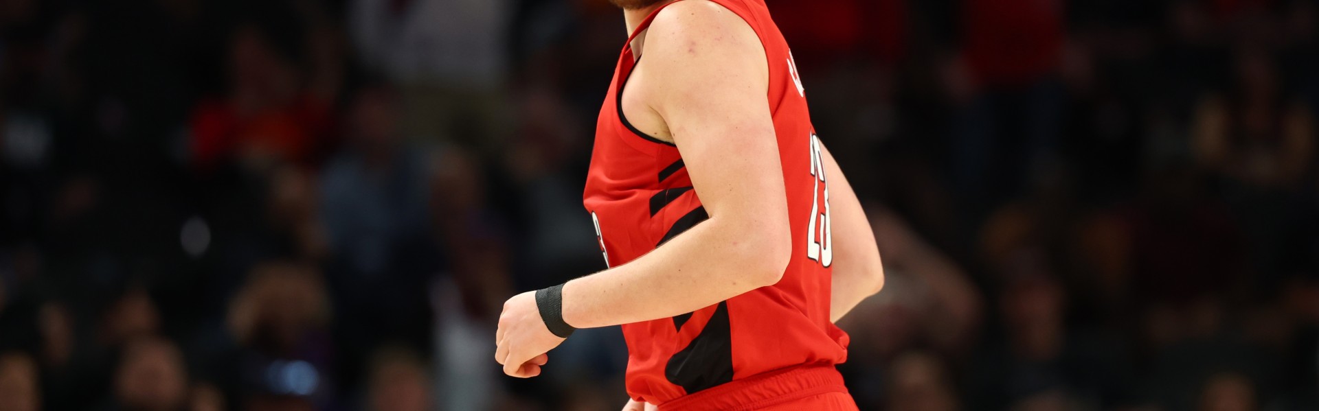 b体育下载-都挺能抢！克林根11分15板5助3帽&amp;庄神6分17板4助2断