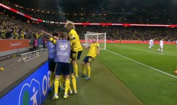 b体育-世预赛最高潮来临:今晚决出7个名额 萨拉赫马内PK